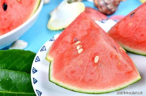 没勺子怎么吃瓜,创意吃瓜新体验