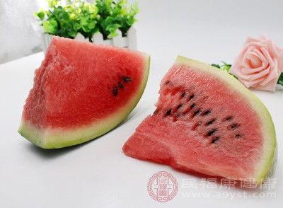 没勺子怎么吃瓜,创意吃瓜新体验