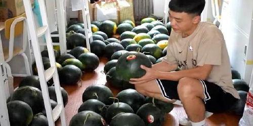 学校停电吃瓜,一场别开生面的校园生活趣事