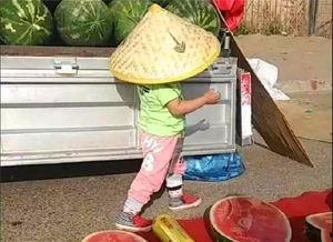 爷爷和孙子吃瓜