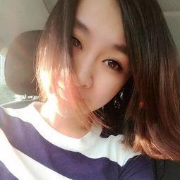 美女吃瓜吃货主播图片大全,美女吃货主播的吃瓜盛宴