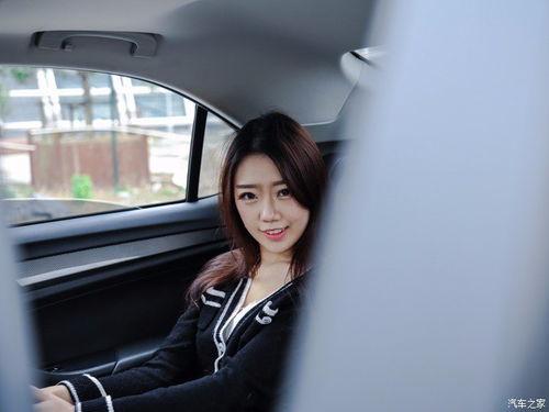 美女吃瓜吃货主播图片大全,美女吃货主播的吃瓜盛宴