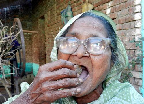 老太吃瓜暴毙视频,一场悲剧引发的食品安全警示