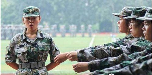 张教官吃瓜,揭秘军营里的欢乐时光