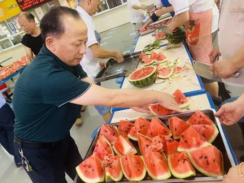 吃瓜校园实拍,吃瓜实拍，揭秘校园生活百态