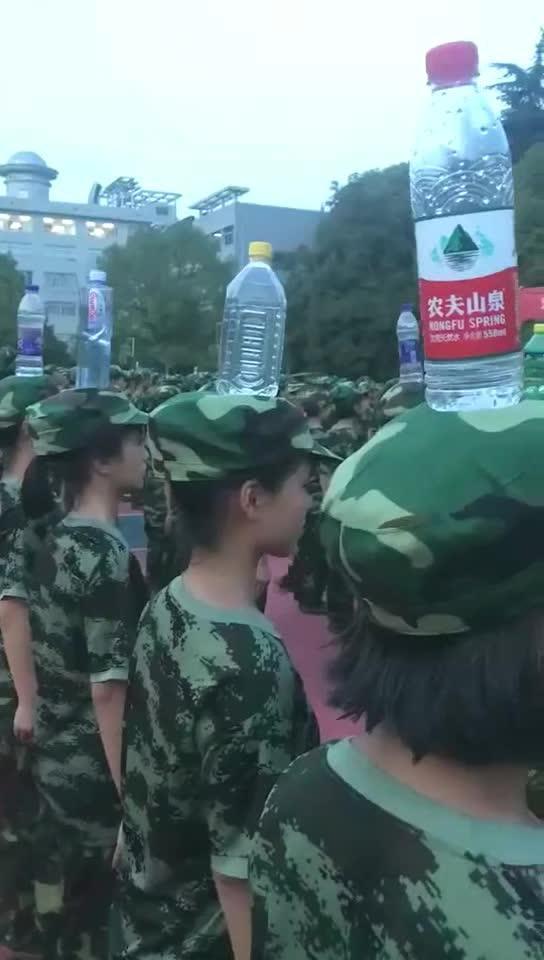 吃瓜校园实拍,吃瓜实拍，揭秘校园生活百态