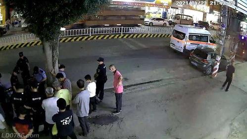 男子过马路吃瓜,男子过马路时竟专注吃瓜，引路人侧目