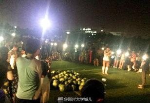 现场的吃瓜群众,吃瓜群众的热闹现场一瞥