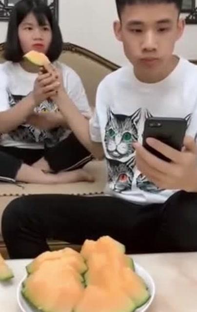 看姐姐吃瓜,一场视觉与味蕾的双重盛宴