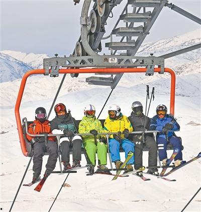 阿勒泰缆车吃瓜视频,高空奇观引发网友热议