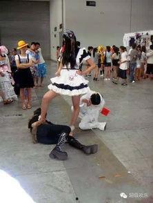 妹子工地吃瓜,揭秘工地生活背后的趣味瞬间