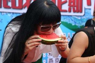 吃瓜女游客,揭秘吃瓜女游客的欢乐之旅