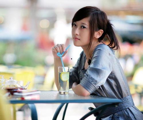 美女老乡吃瓜视频,揭秘娱乐圈幕后故事