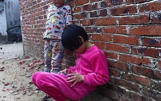 吃瓜敲墙女生,揭秘网络红人的崛起之路