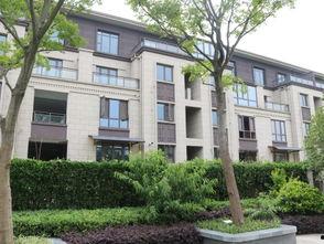 邳州龙湖领墅吃瓜,夏日吃瓜盛宴，品味生活新境界