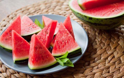 吃瓜视频坐板凳,揭秘网络热传视频背后的故事