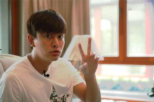 师哥吃青草瓜视频