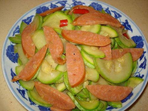 香肠角瓜怎么吃,家常美味新尝试  第2张