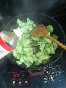 香肠角瓜怎么吃,家常美味新尝试  第3张