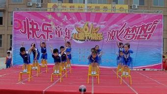 操场椅子舞吃瓜