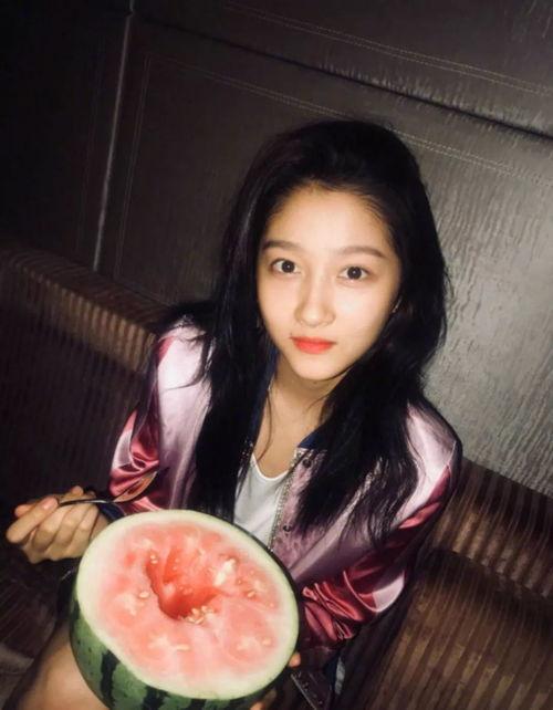 深夜吃瓜,揭秘娱乐圈那些不为人知的幕后故事  第3张