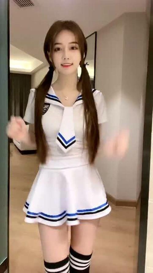 jk小姐姐吃瓜  第1张