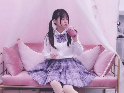 jk小姐姐吃瓜  第2张